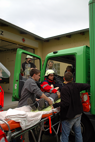 DRK FFW Retten aus dem LKW