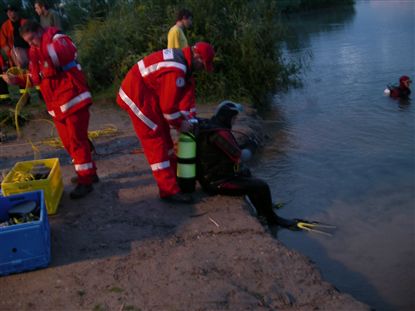 Übung DRK DLRG Bergung eines Autos aus dem Erlichsee