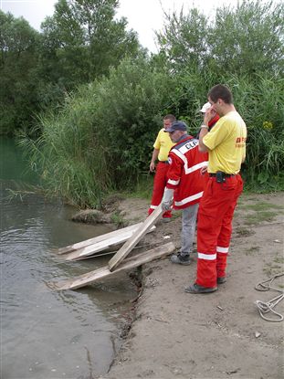 Übung DRK DLRG Bergung eines Autos aus dem Erlichsee
