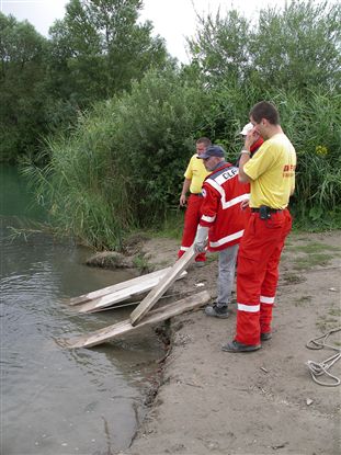 Übung DRK DLRG Bergung eines Autos aus dem Erlichsee