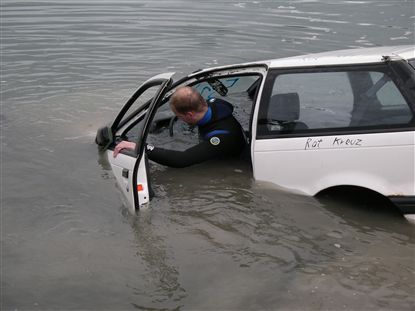 Übung DRK DLRG Bergung eines Autos aus dem Erlichsee