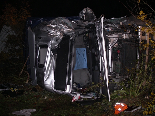 schwerer LKW Unfall auf der B36