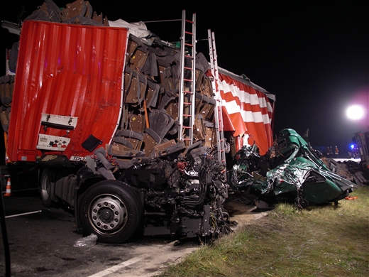 schwerer LKW Unfall auf der B36