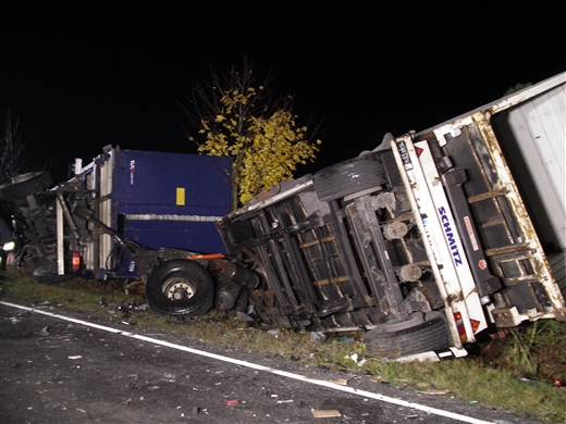 schwerer LKW Unfall auf der B36