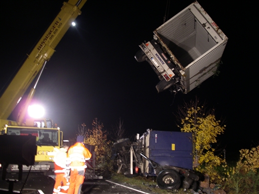 schwerer LKW Unfall auf der B36