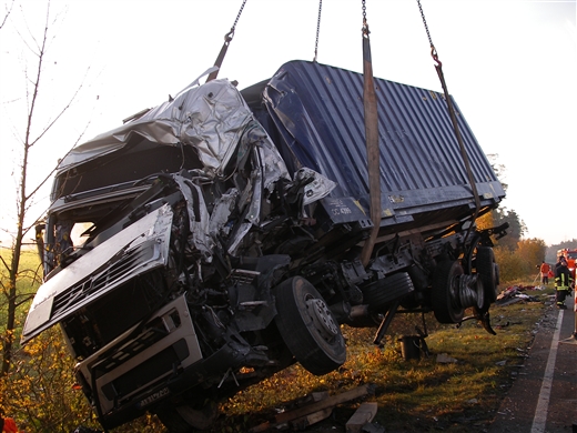 schwerer LKW Unfall auf der B36